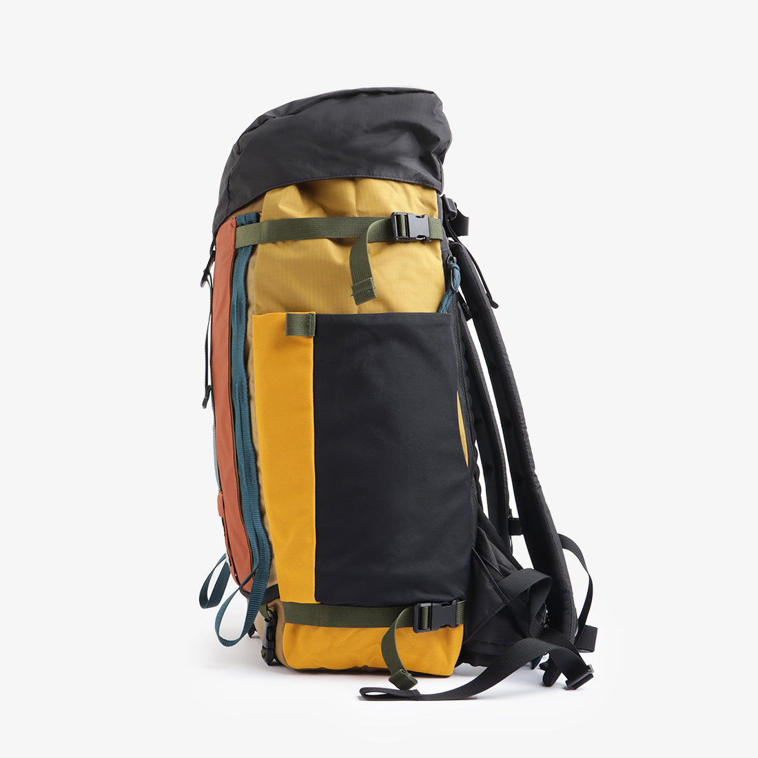 Topo Designs Mountain Pack 28L, Mustard/Black, Detail Shot 3
