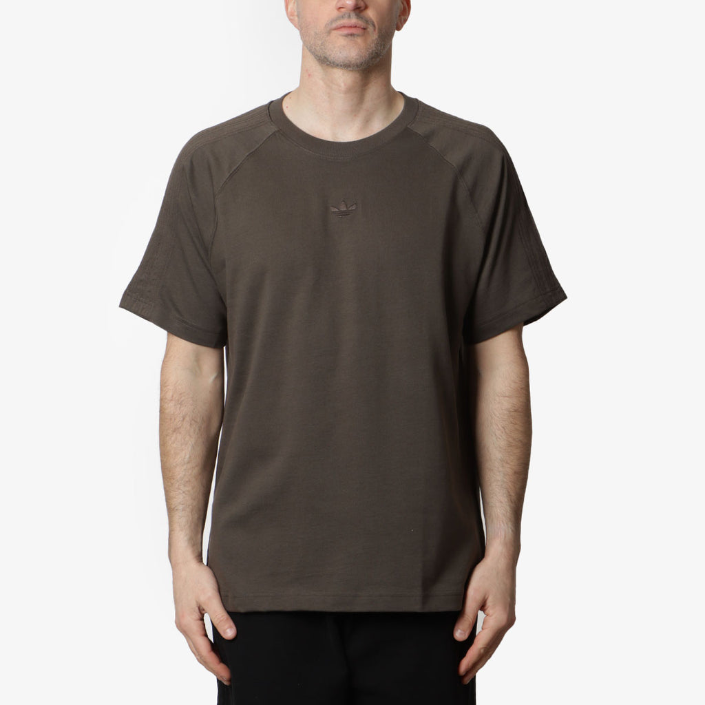 Adidas Originals Premium Essentials T-Shirt, Shadow Olive, Detail Shot 1