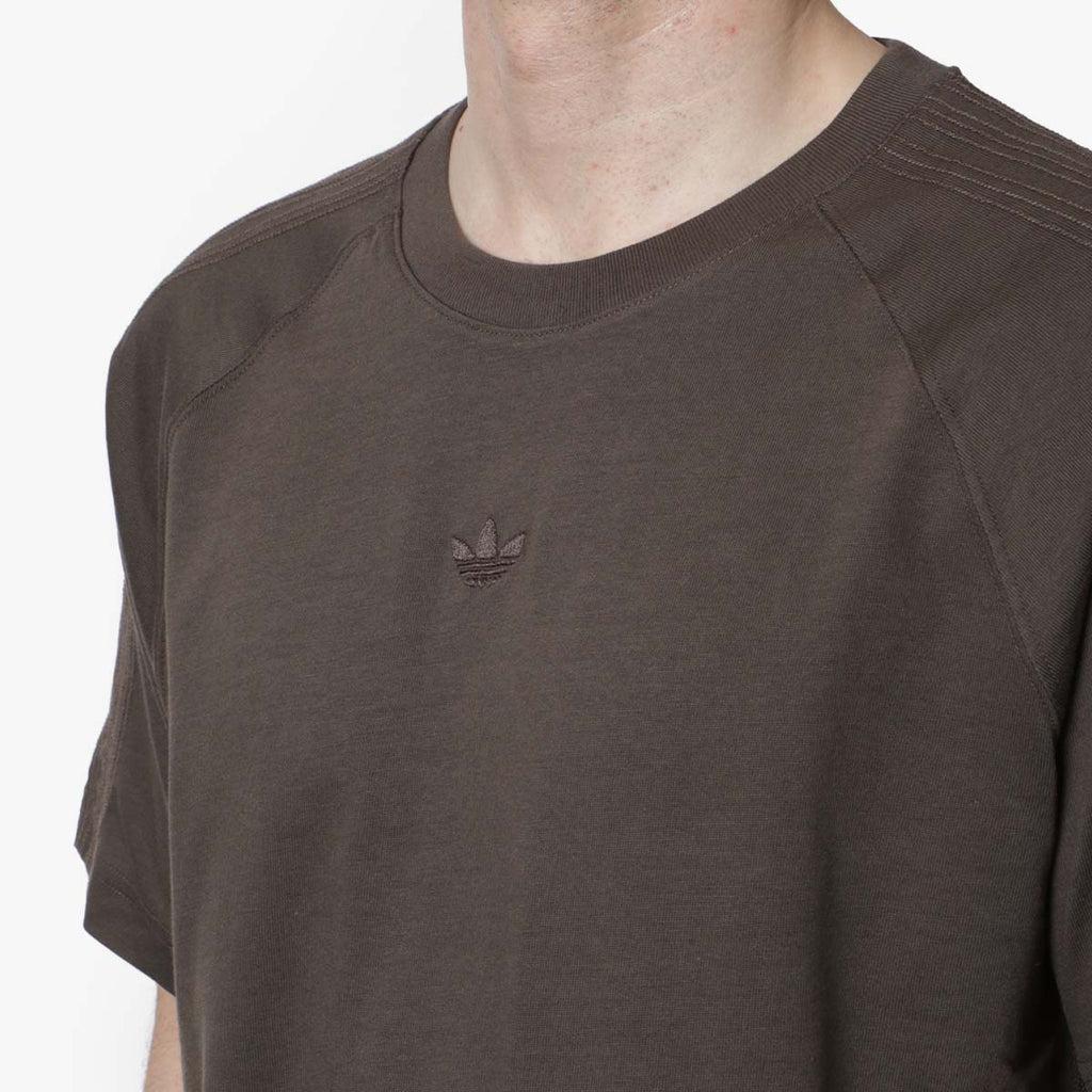 Adidas Originals Premium Essentials T-Shirt, Shadow Olive, Detail Shot 2