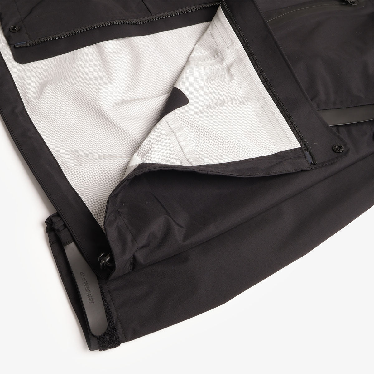 And Wander 2.5L Hiker Rain Jacket