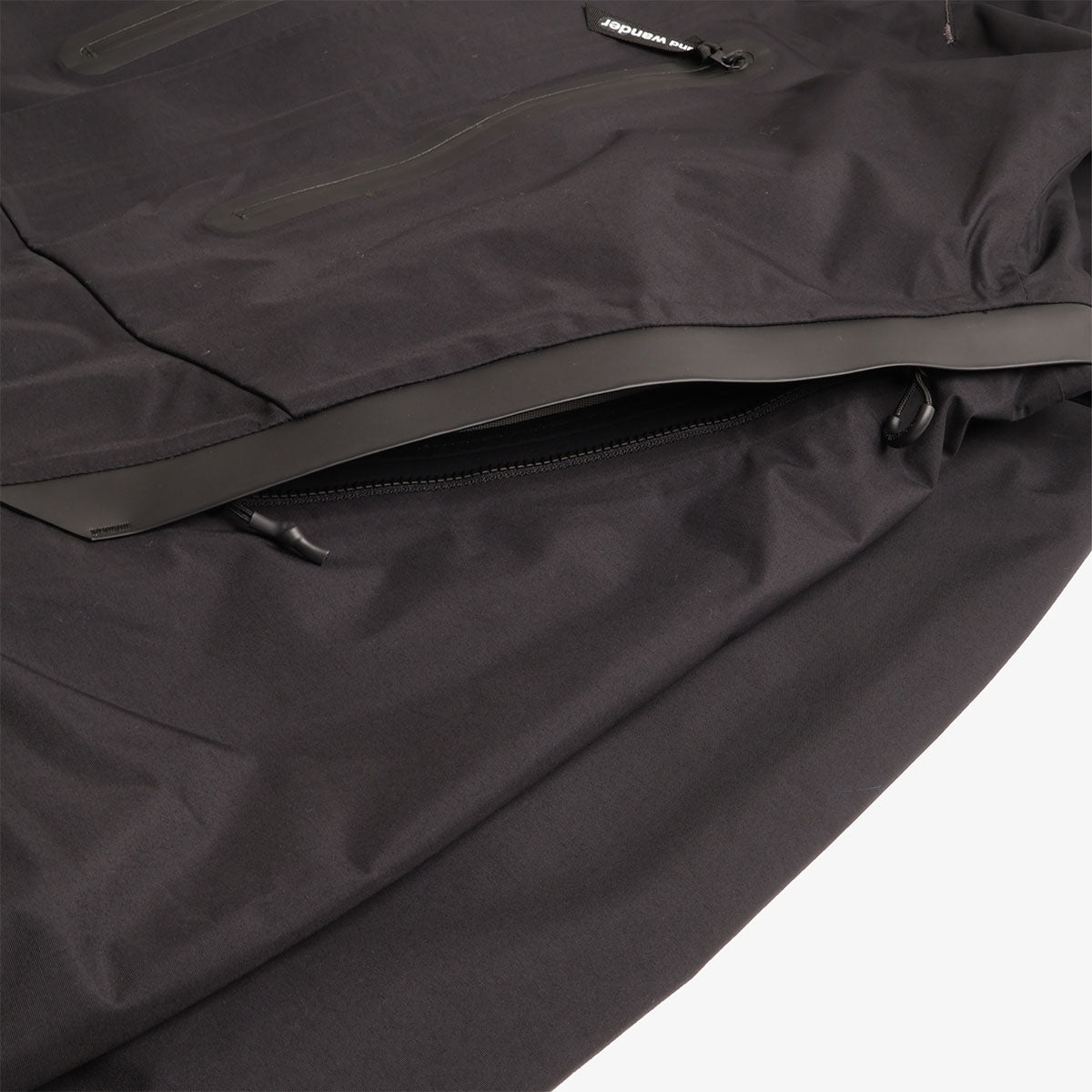 And Wander 2.5L Hiker Rain Jacket