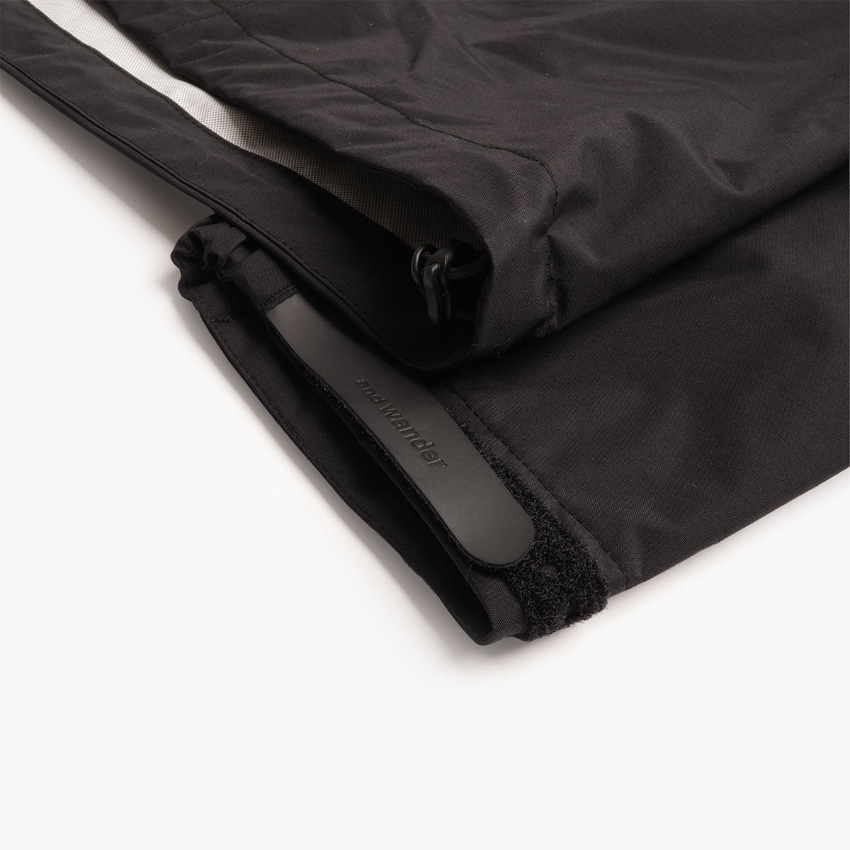 And Wander 2.5L Hiker Rain Jacket