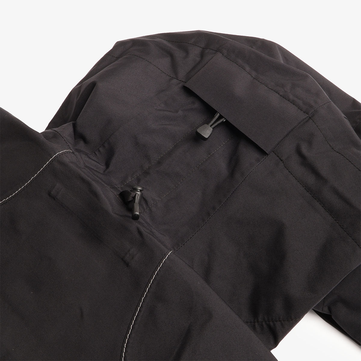And Wander 2.5L Hiker Rain Jacket