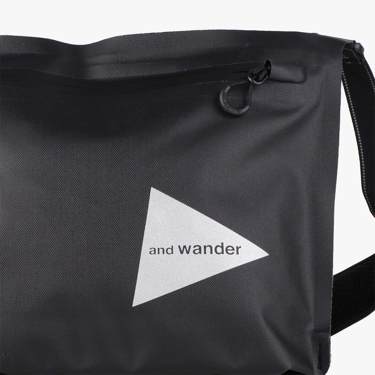 And Wander Waterproof Sacoche Bag, Black, Detail Shot 2