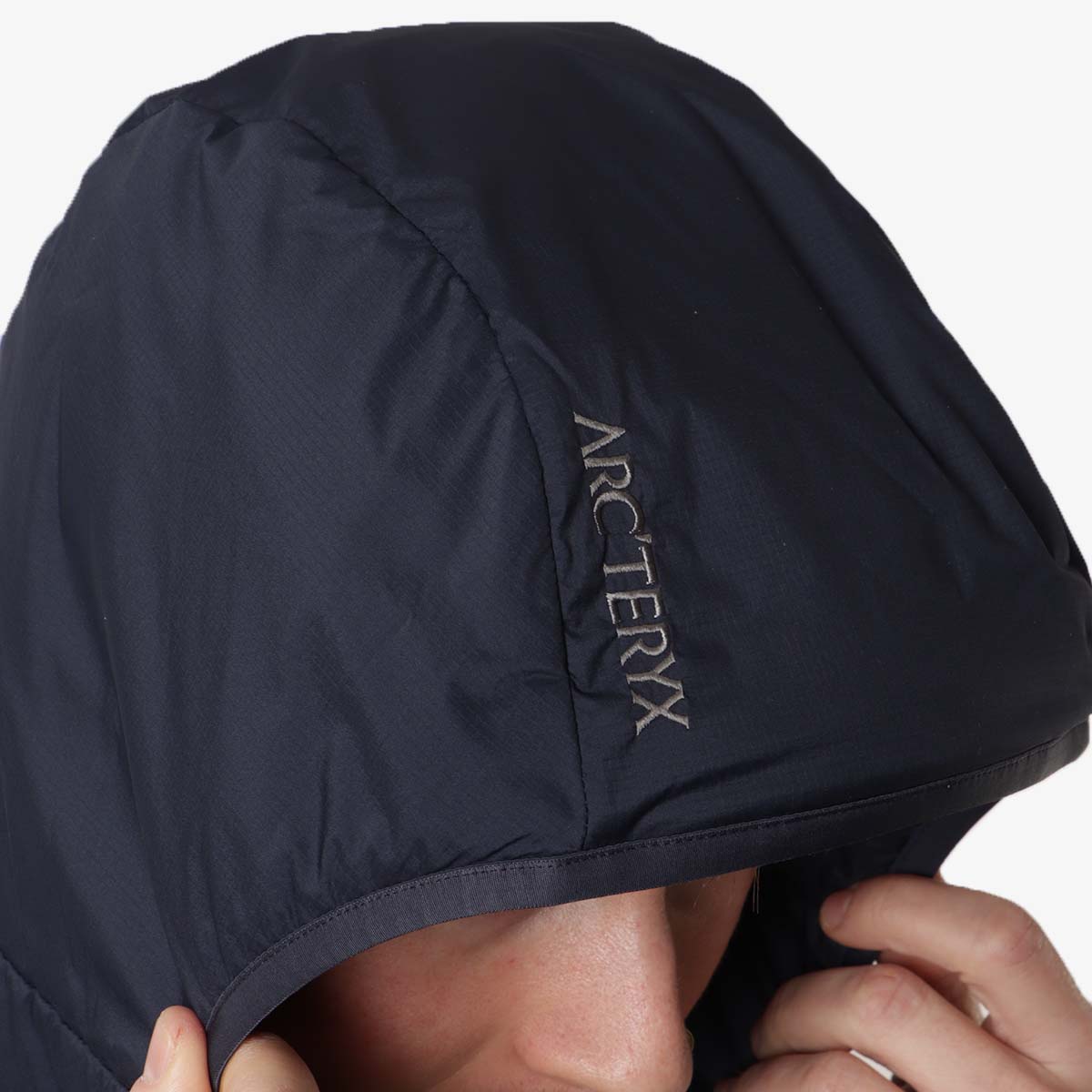 Arc'teryx Atom Hoodie, Black Sapphire, Detail Shot 4