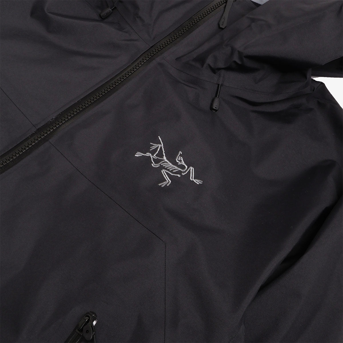 Embroidered Arc'teryx bird logo and front zip detail