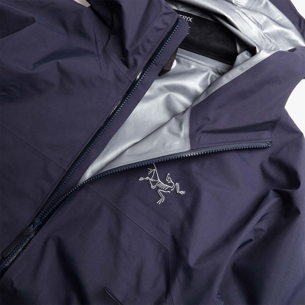main Arc'teryx Beta Jacket, Black Sapphire, Detail Shot 3