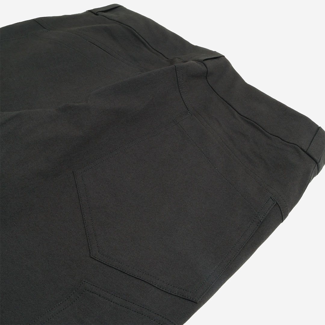 Articulated knee and seam detail, black Cronin AR pant