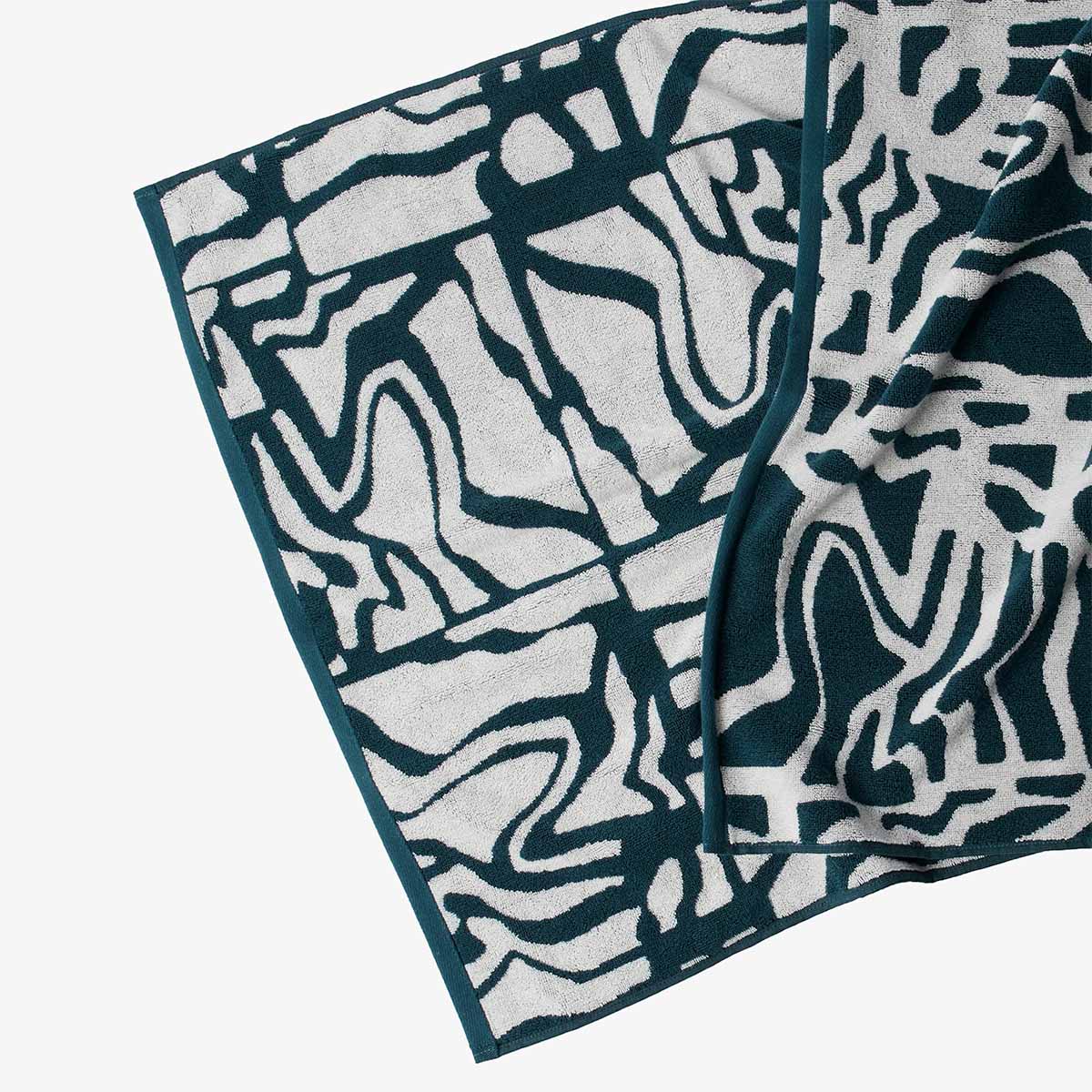 By Parra Broken FTP Bath Towel Set, Teal Green, Detail Shot 4