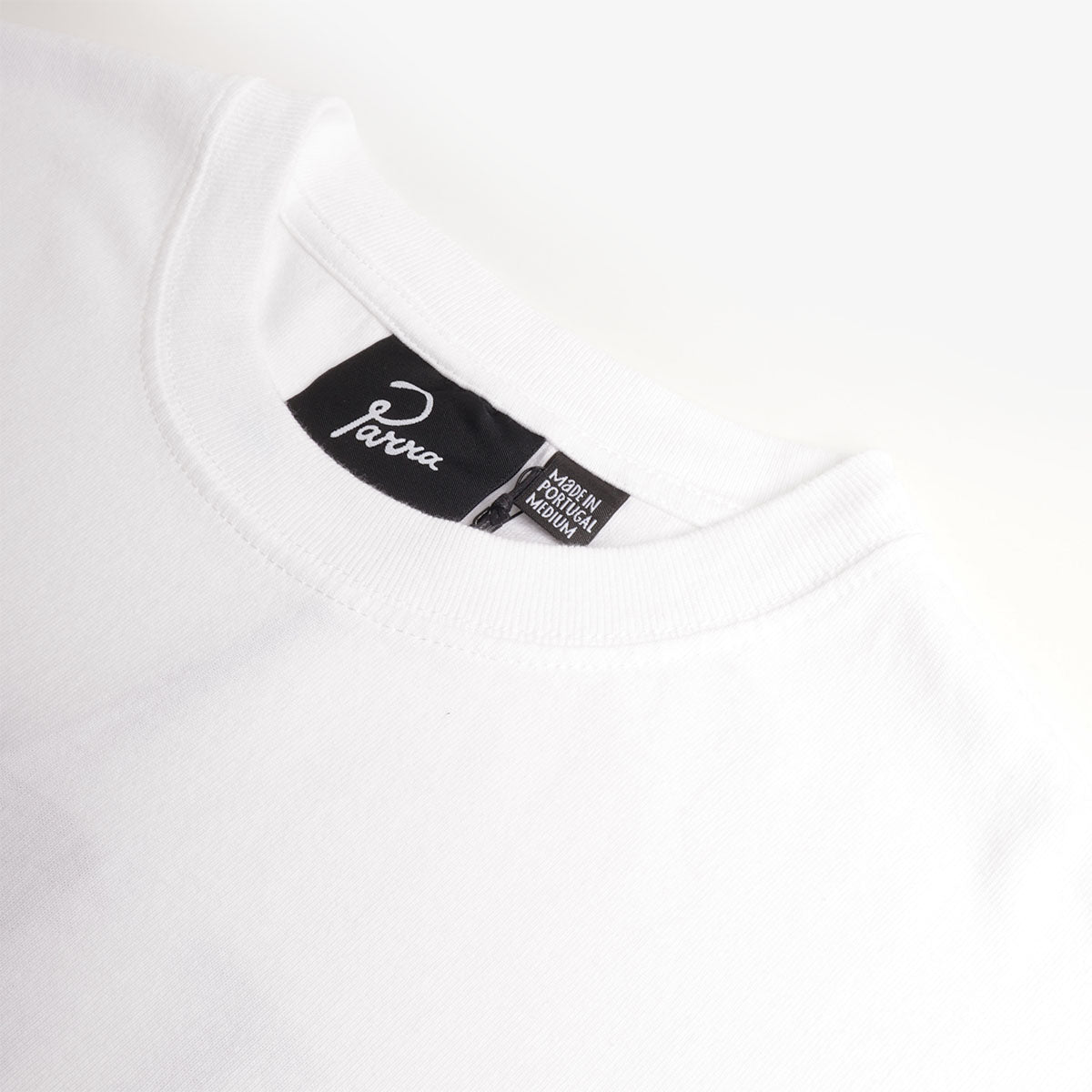 Woven Parra neck label, white cotton t-shirt