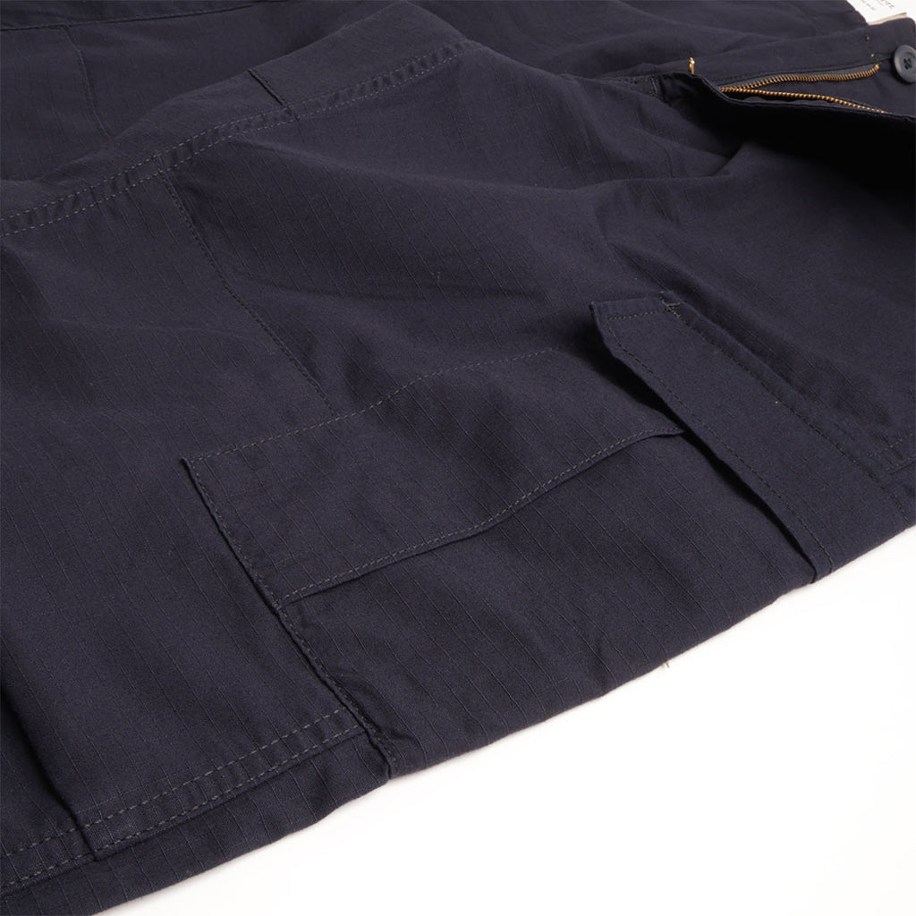 Flap cargo pocket on navy Aviation pant