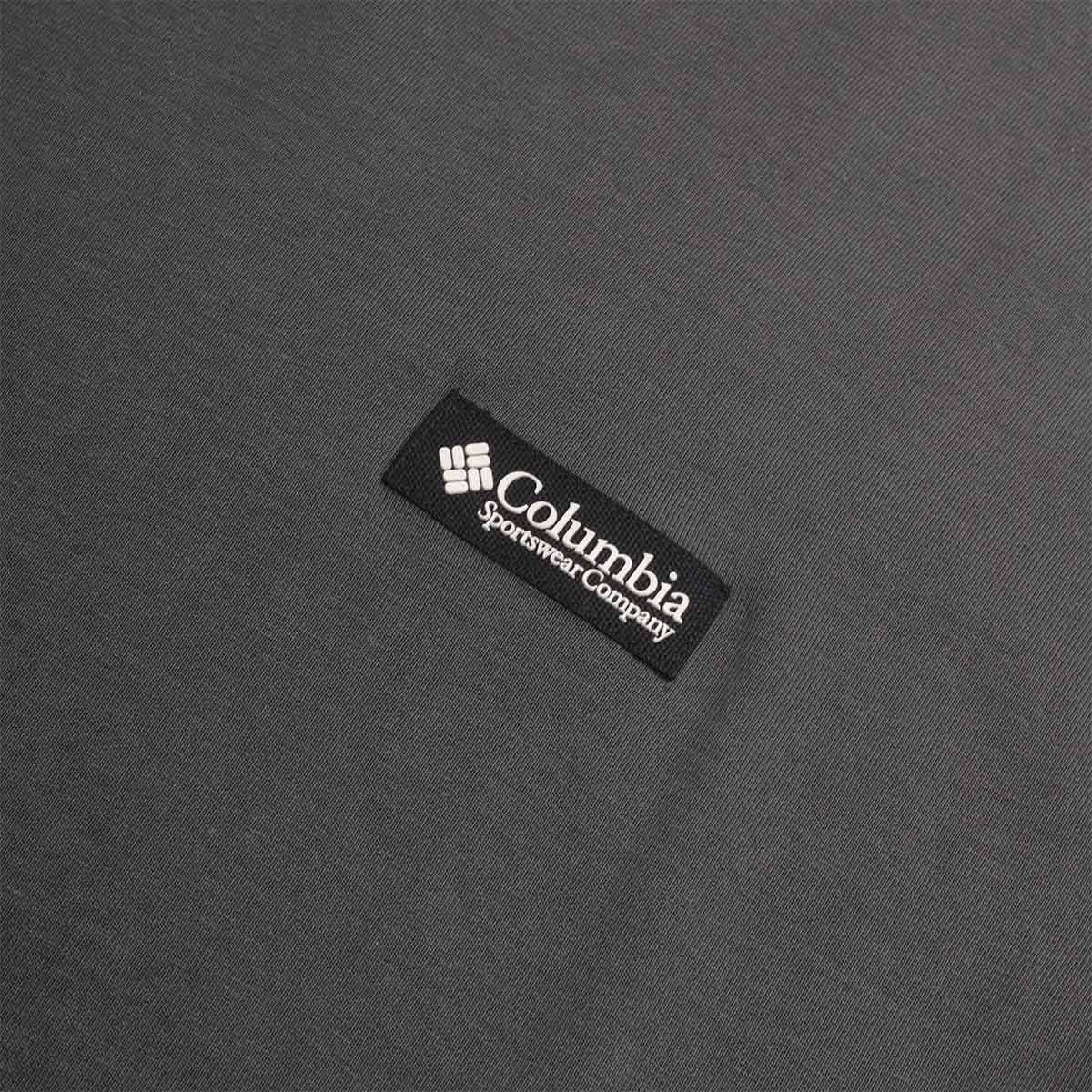 main Columbia CSC Heavyweight Iconic T-Shirt, Shark Repeated Peaks, Detail Shot 2