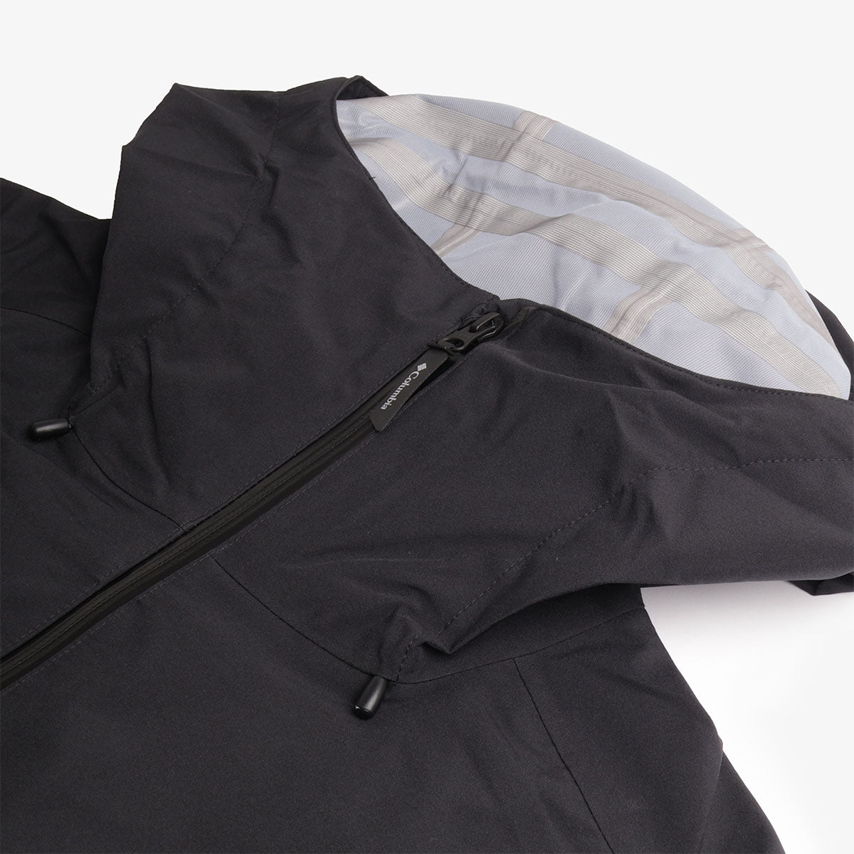 Front zip and chest detail on Columbia Striker 3L jacket