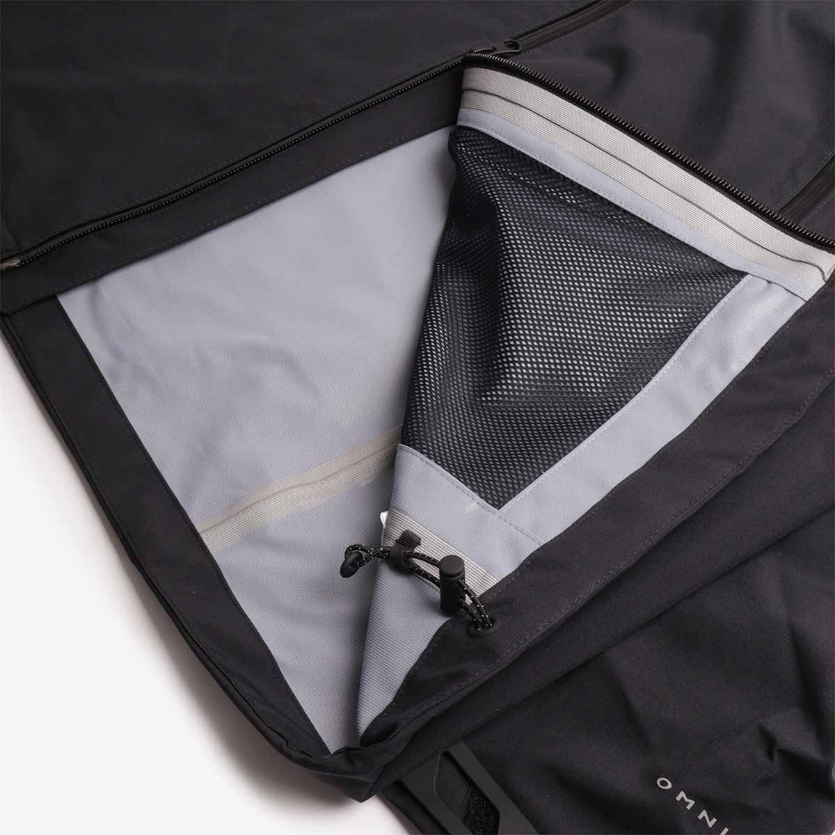 Interior mesh pocket and vent on Columbia Striker 3L jacket