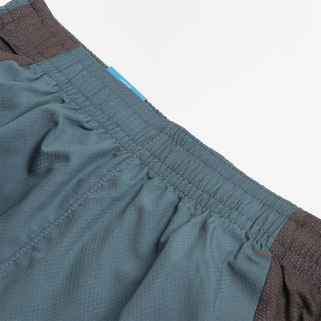 main Columbia Three Pitch Shorts, Shark, Detail Shot 4