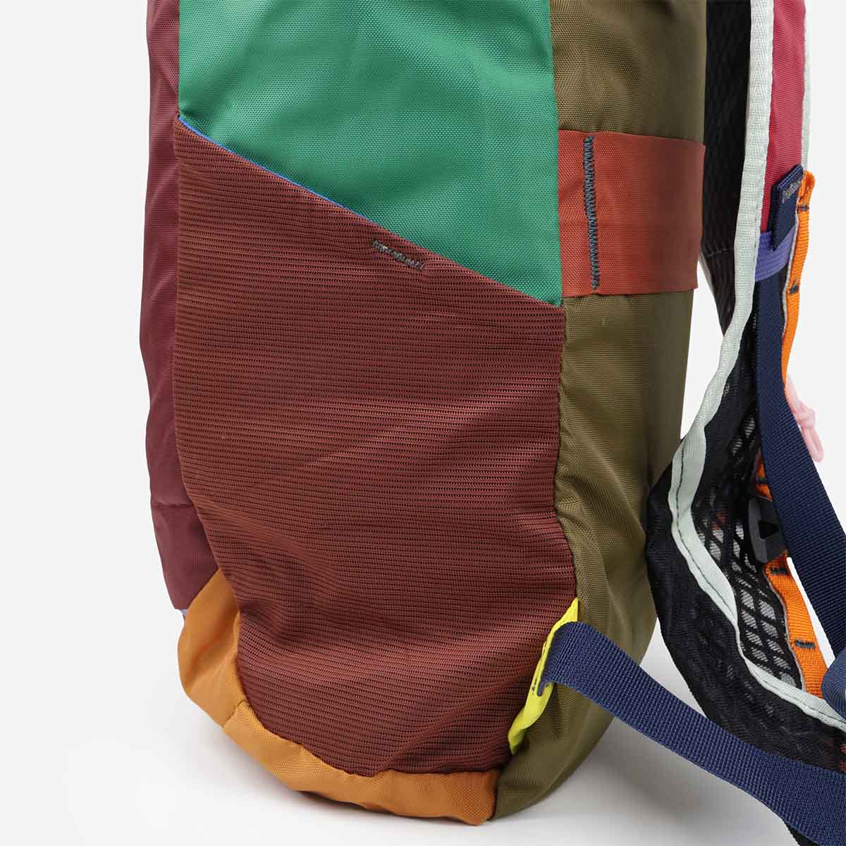 Side profile view, Empacable 16L Daypack