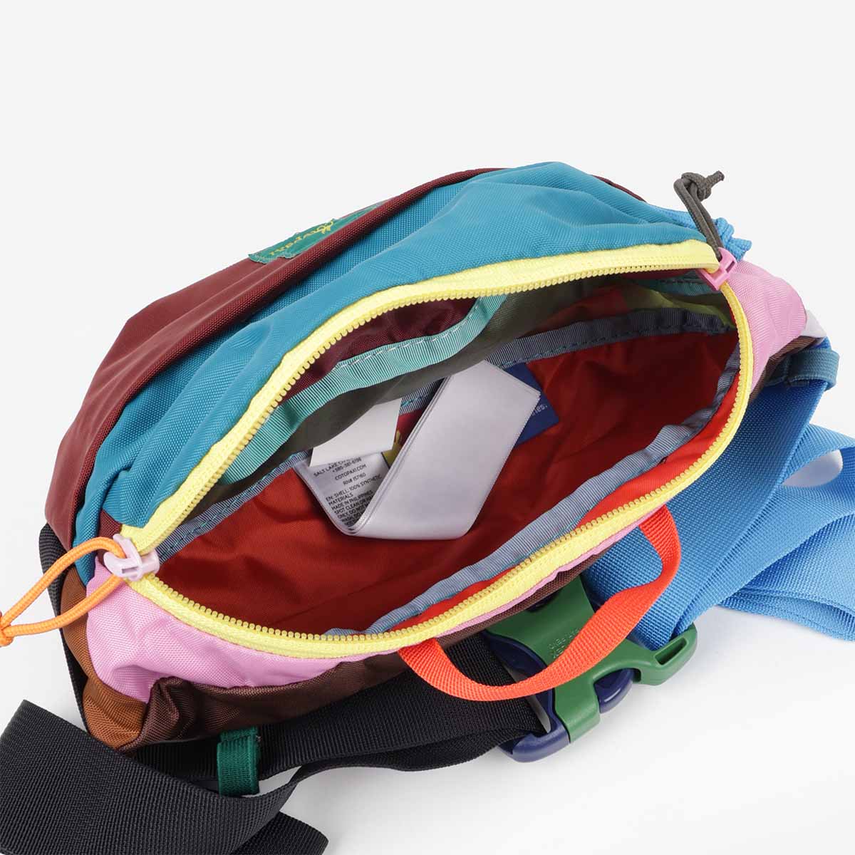 Open interior and zip detail, Empacable 3L Sling