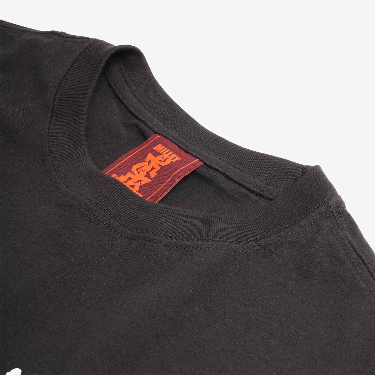 Shoulder and red woven neck label, black tee