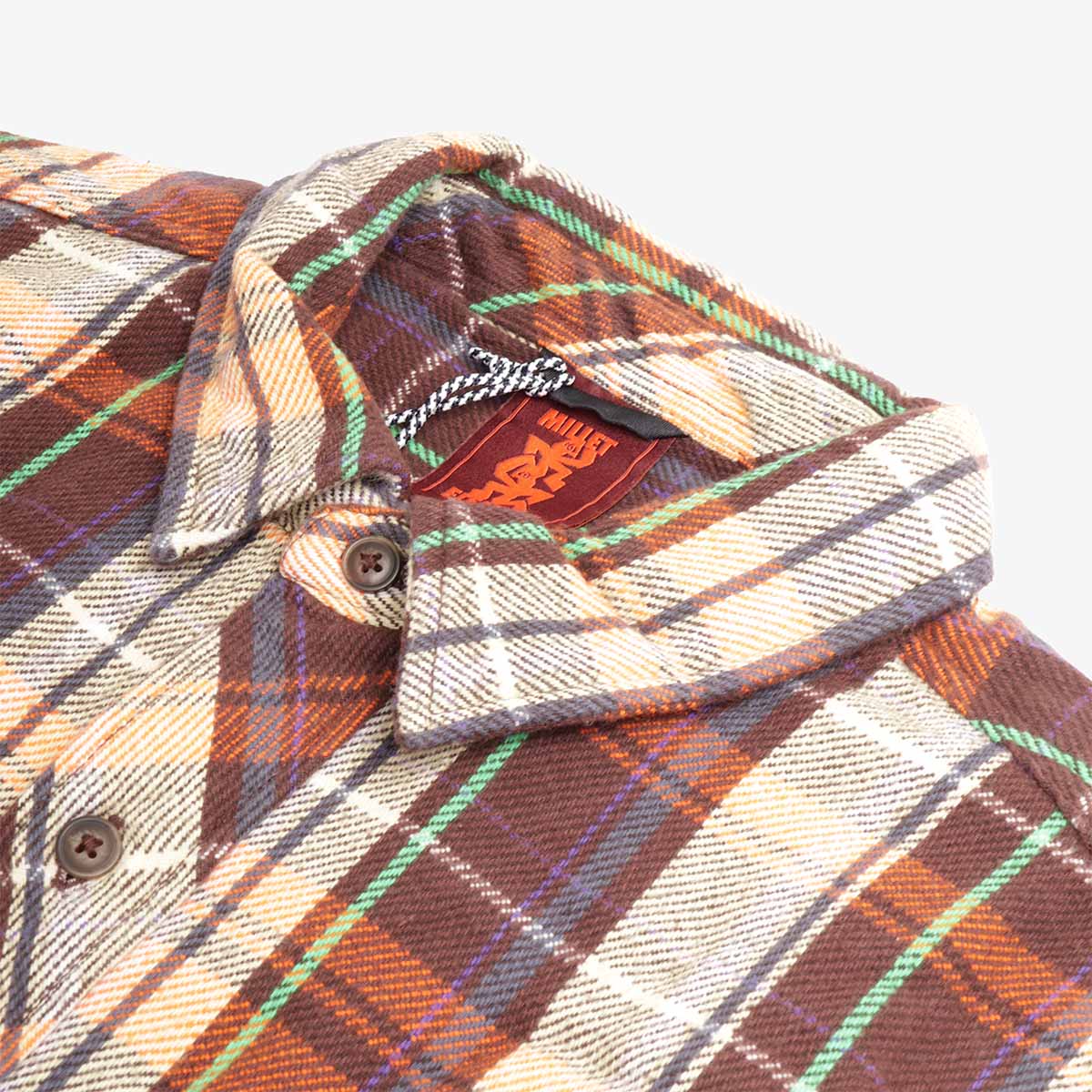 Collar and woven inner neck label, rust check flannel