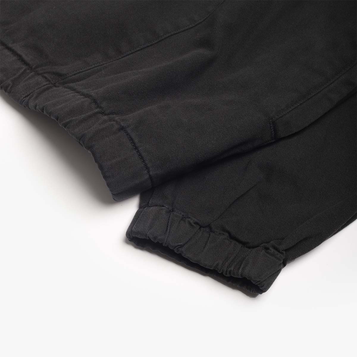 Elasticated cuff and hem detail, black Twill-Around Jacket