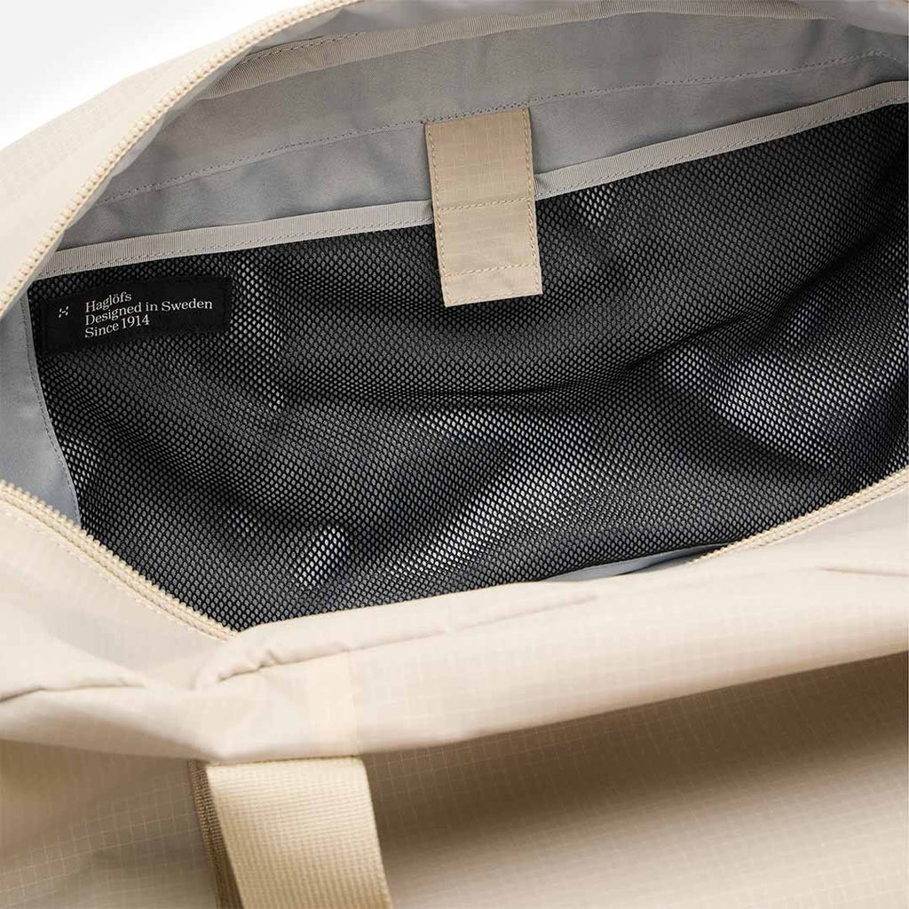 Haglofs Tight Duffle Bag 50L, Chalk Beige True Black, Detail Shot 3