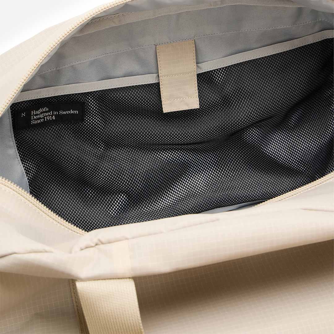 Haglofs Tight Duffle Bag 50L, Chalk Beige True Black, Detail Shot 3