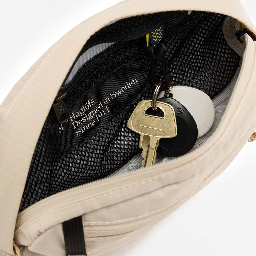 Haglofs Tight Hip Pack 1L, Chalk Beige True Black, Detail Shot 4