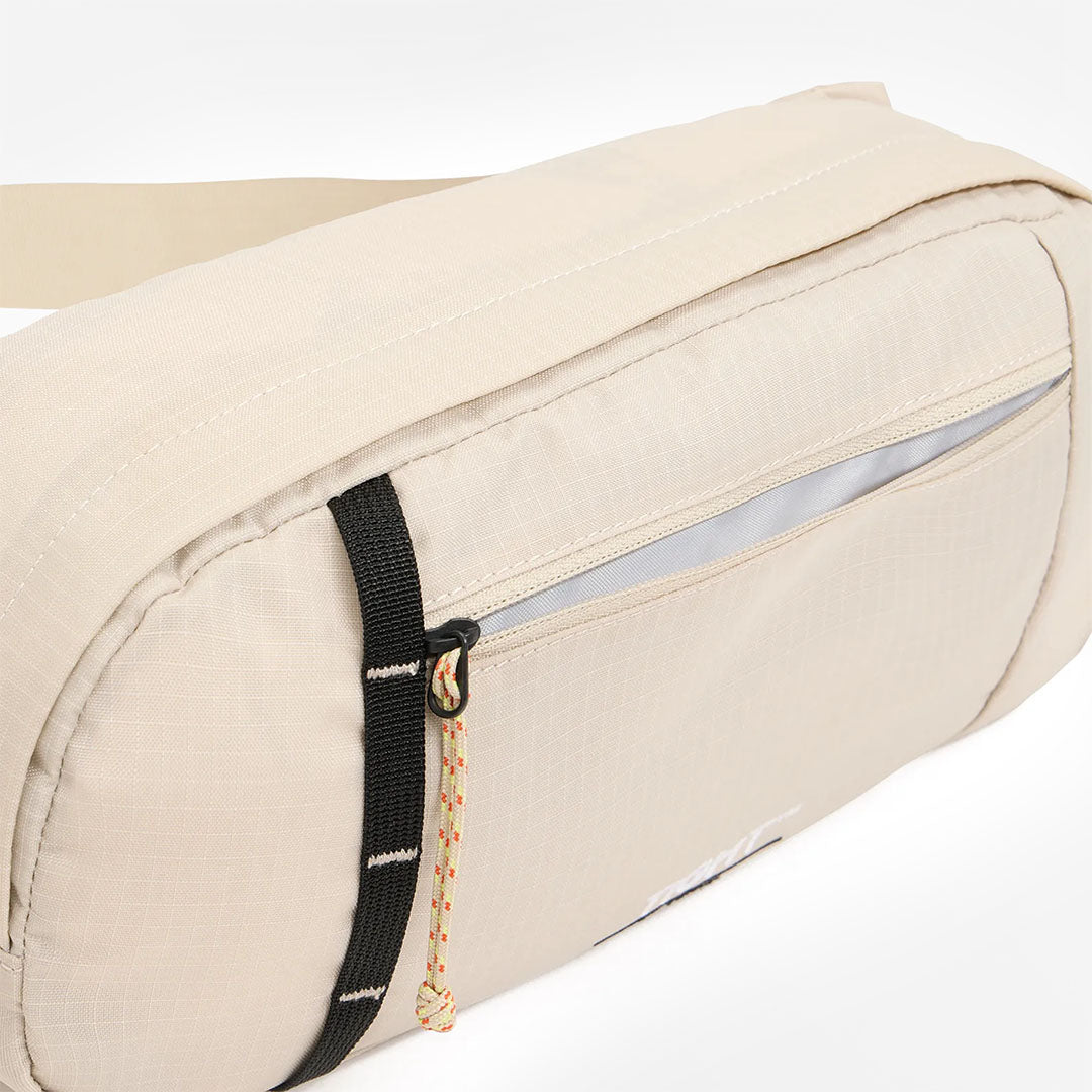 main Haglofs Tight Hip Pack 3.5L, Chalk Beige True Black, Detail Shot 3