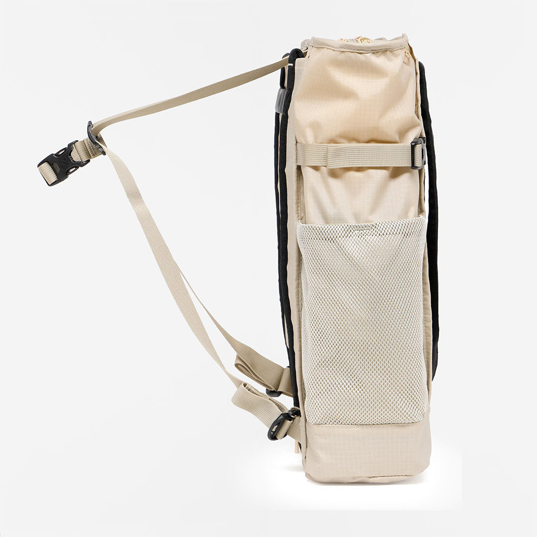 Haglofs Tight Tote 25L, Chalk Beige True Black, Detail Shot 2