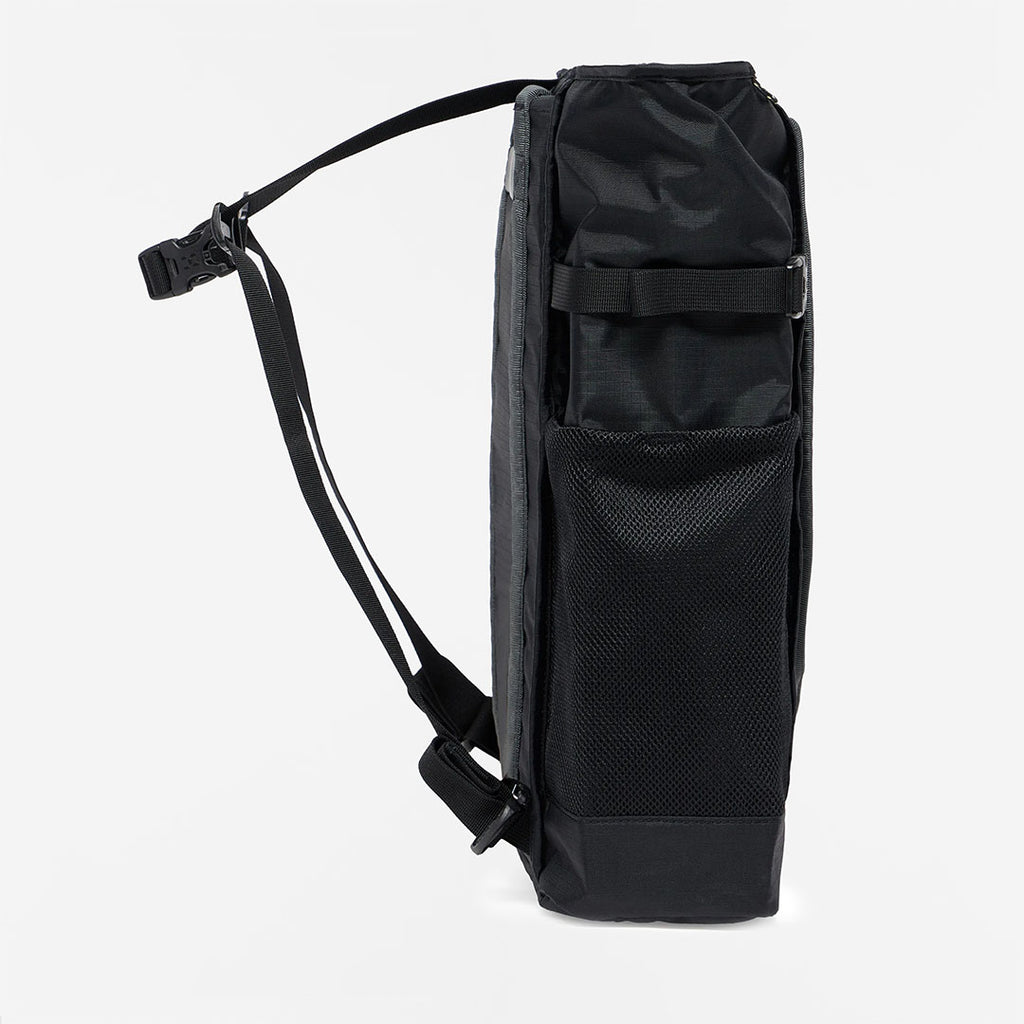 Haglofs Tight Tote 25L, True Black Magnetite, Detail Shot 2