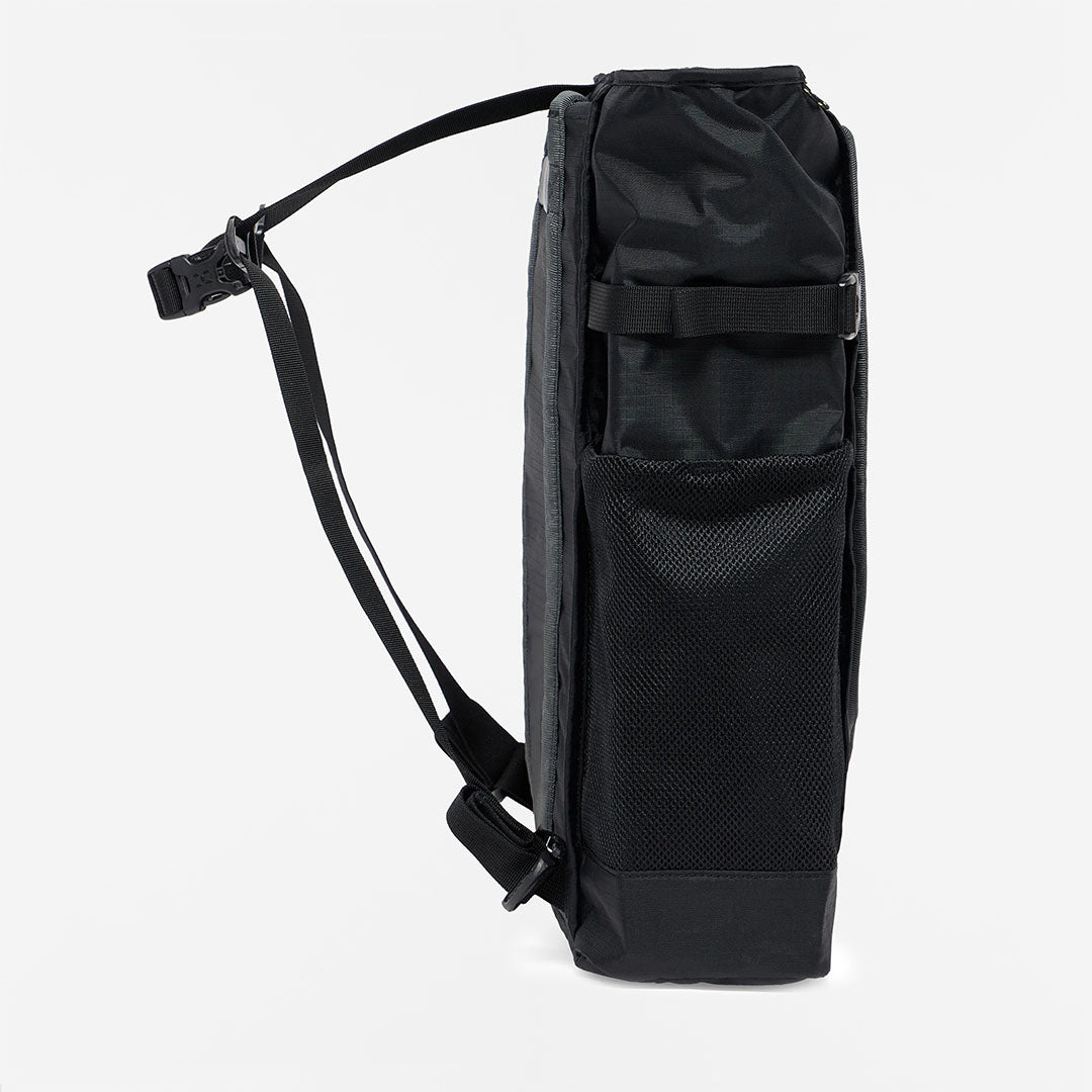 main Haglofs Tight Tote 25L, True Black Magnetite, Detail Shot 2