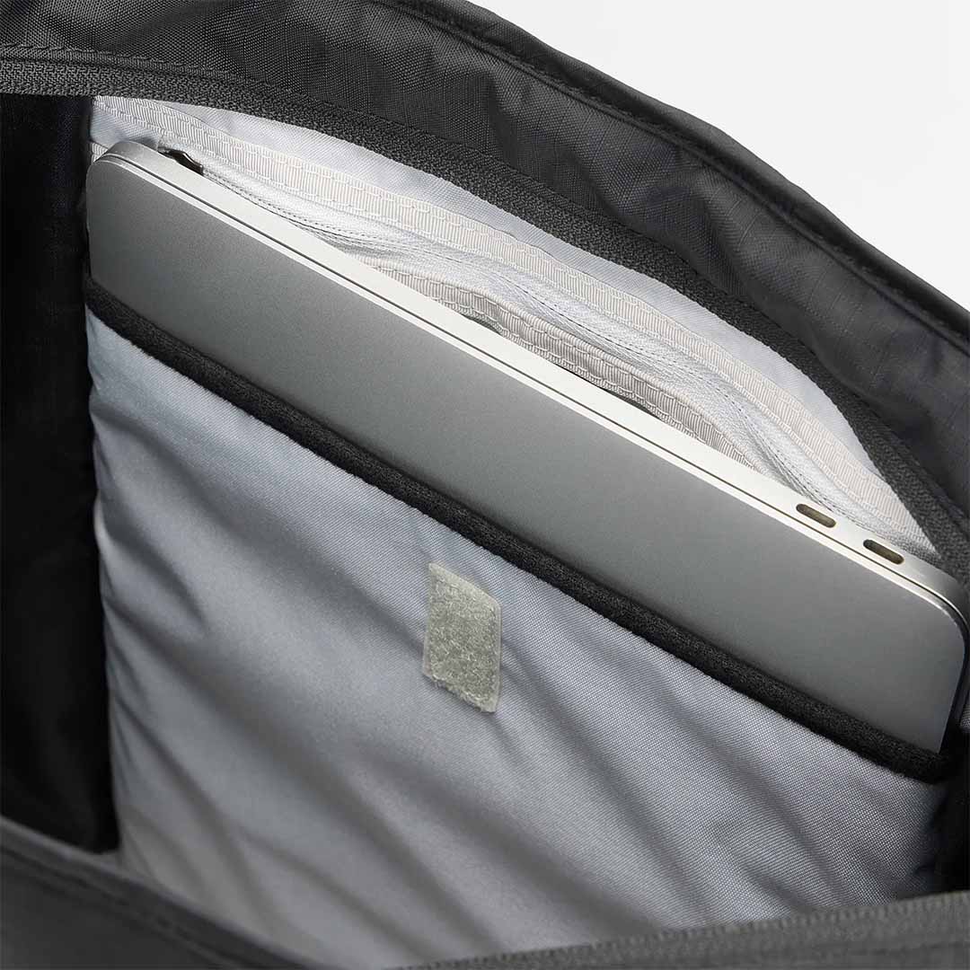 Haglofs Tight Tote 25L, True Black Magnetite, Detail Shot 4