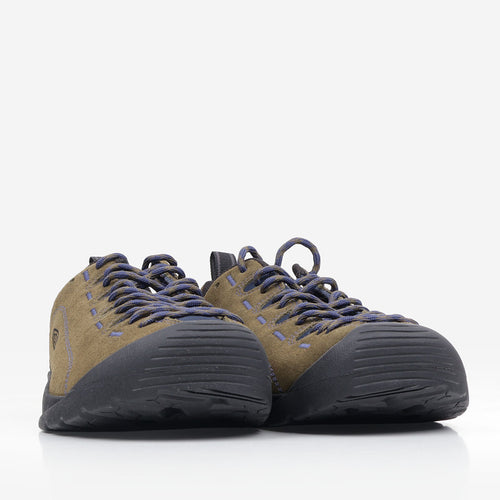 Front three-quarter view of the pair, Jasper shoes