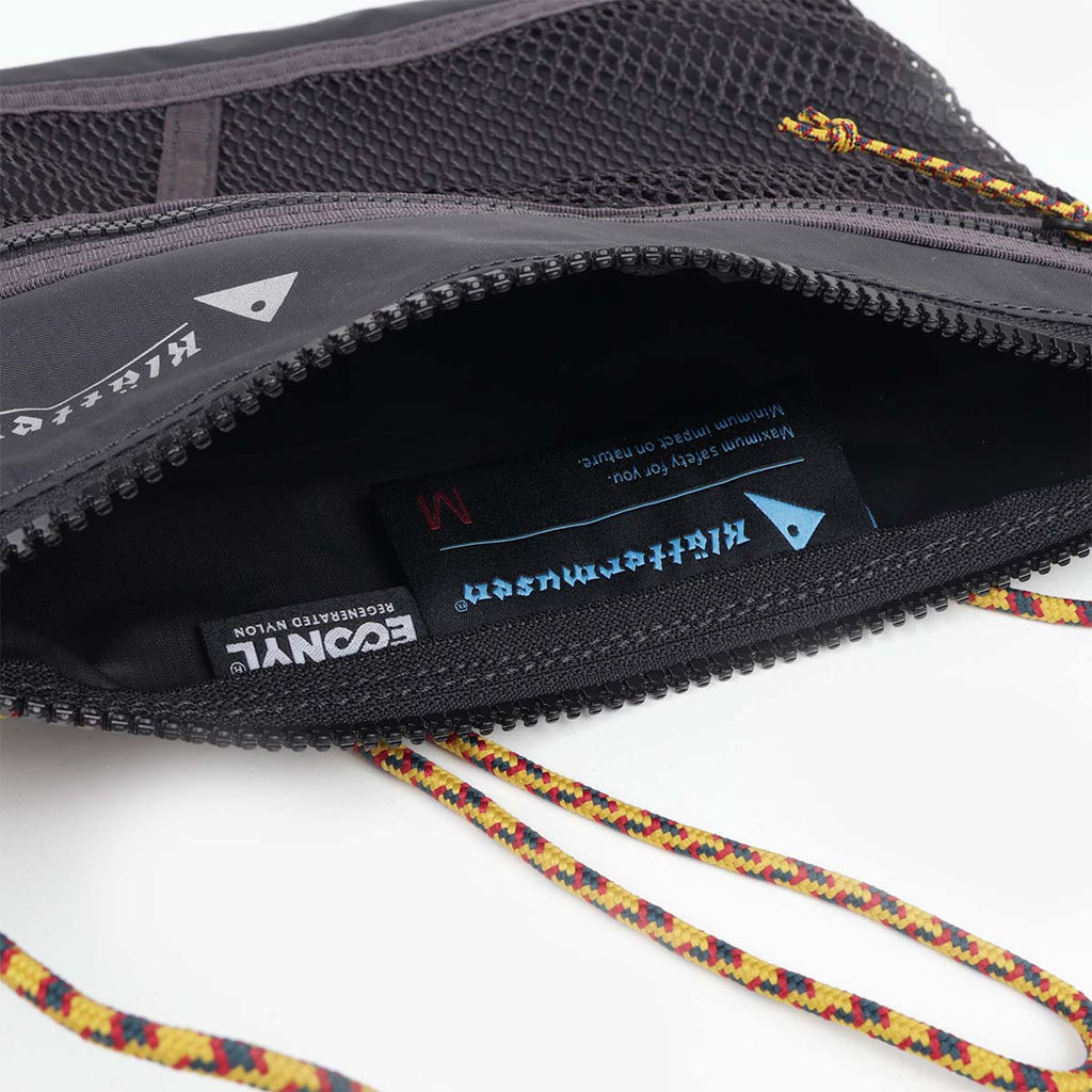 Open zip and interior pocket, black Algir bag