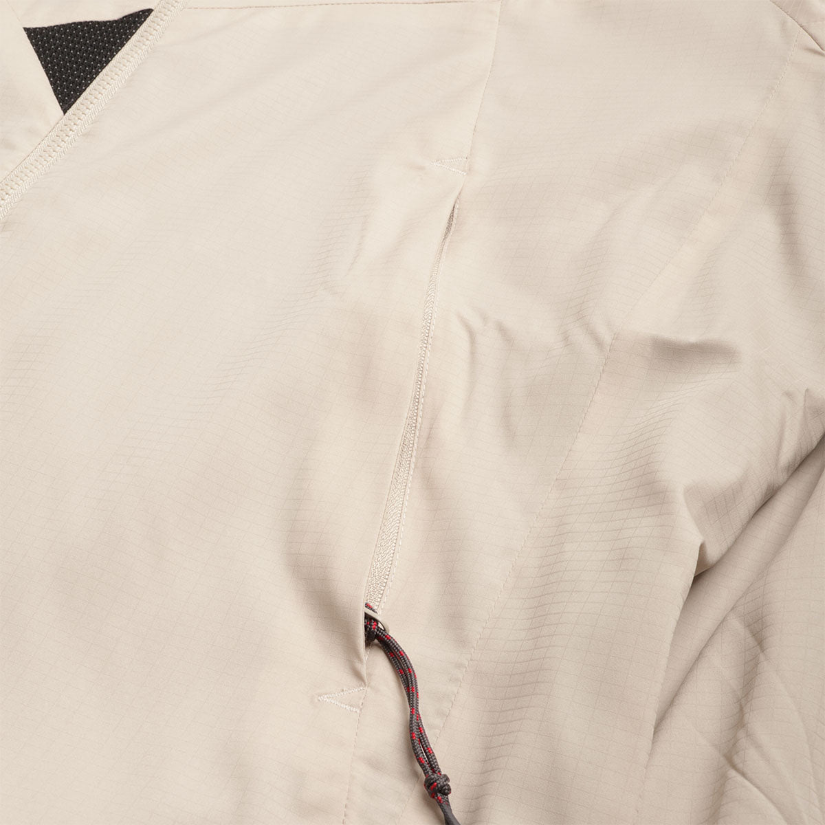 Klattermusen Drifa Hood Jacket, Fossil Tan, Detail Shot 3