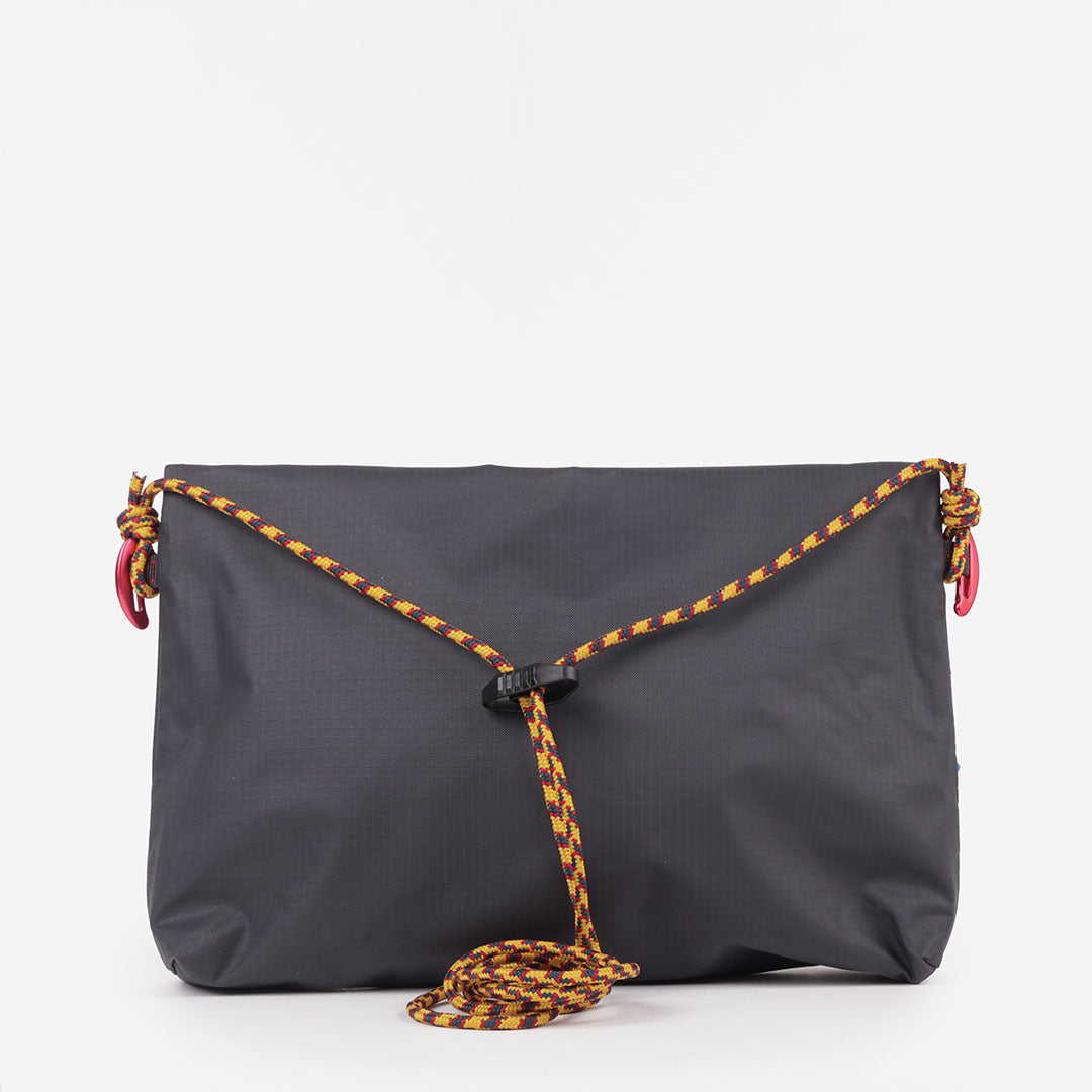 Klattermusen Hrid WP Accessory Bag 3L, Raven, Detail Shot 2