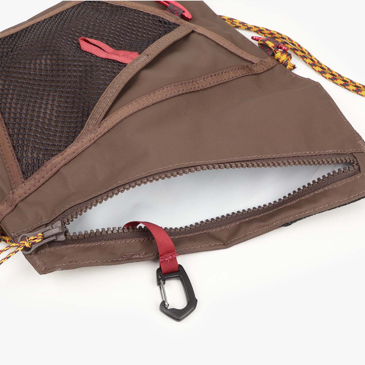 Open water resistant zip and interior, brown Hrid bag