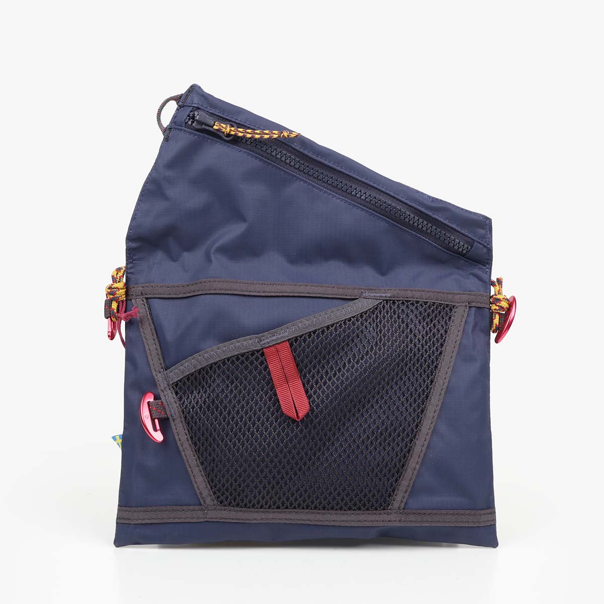 Mesh pocket and carabiner detail, navy Hrid bag