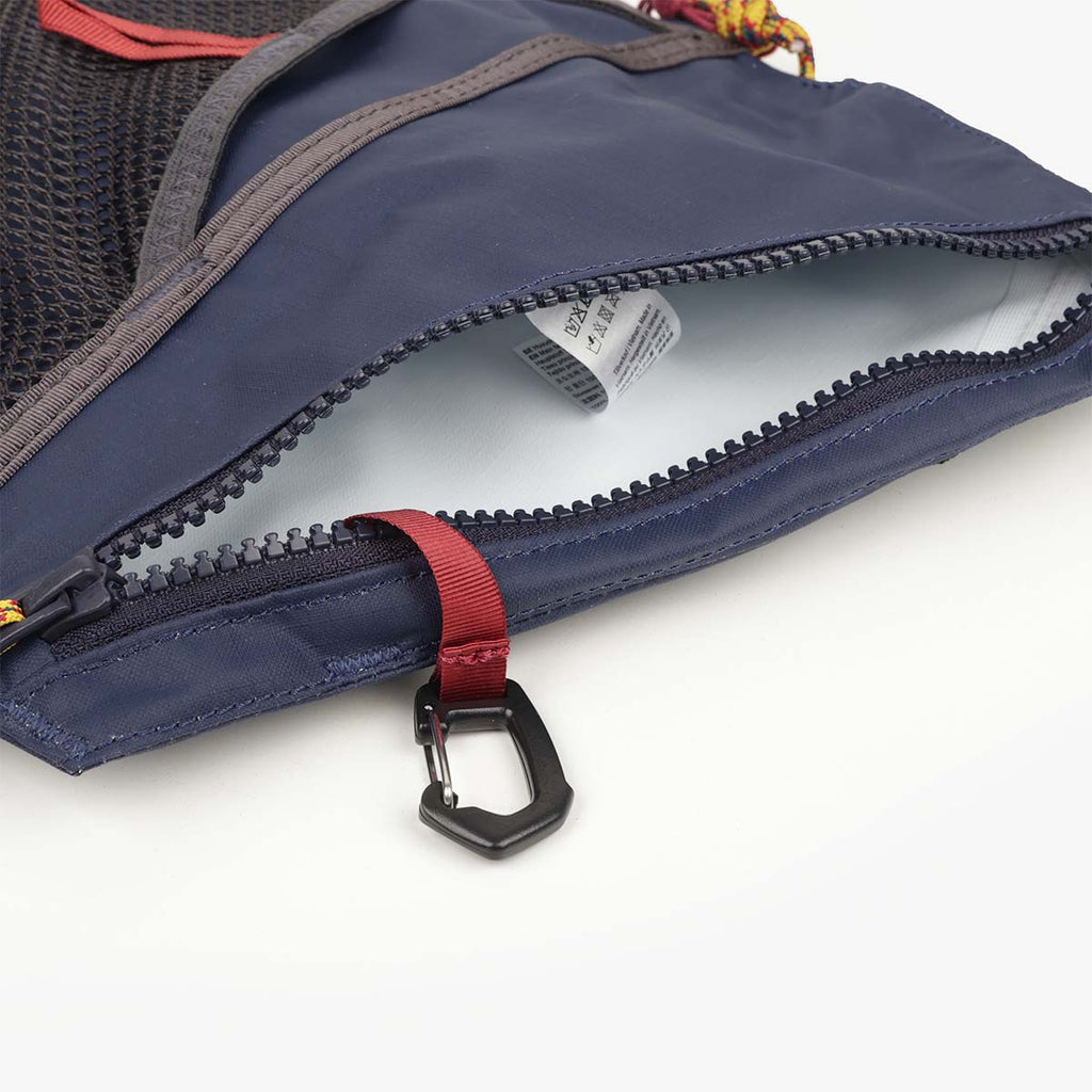 Open water resistant zip and interior, navy Hrid bag