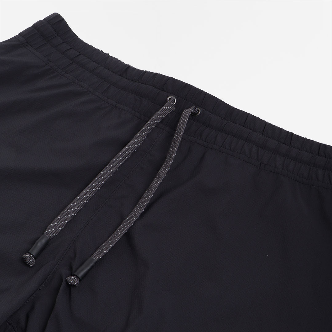 Klattermusen Laufey Shorts, Black, Detail Shot 3