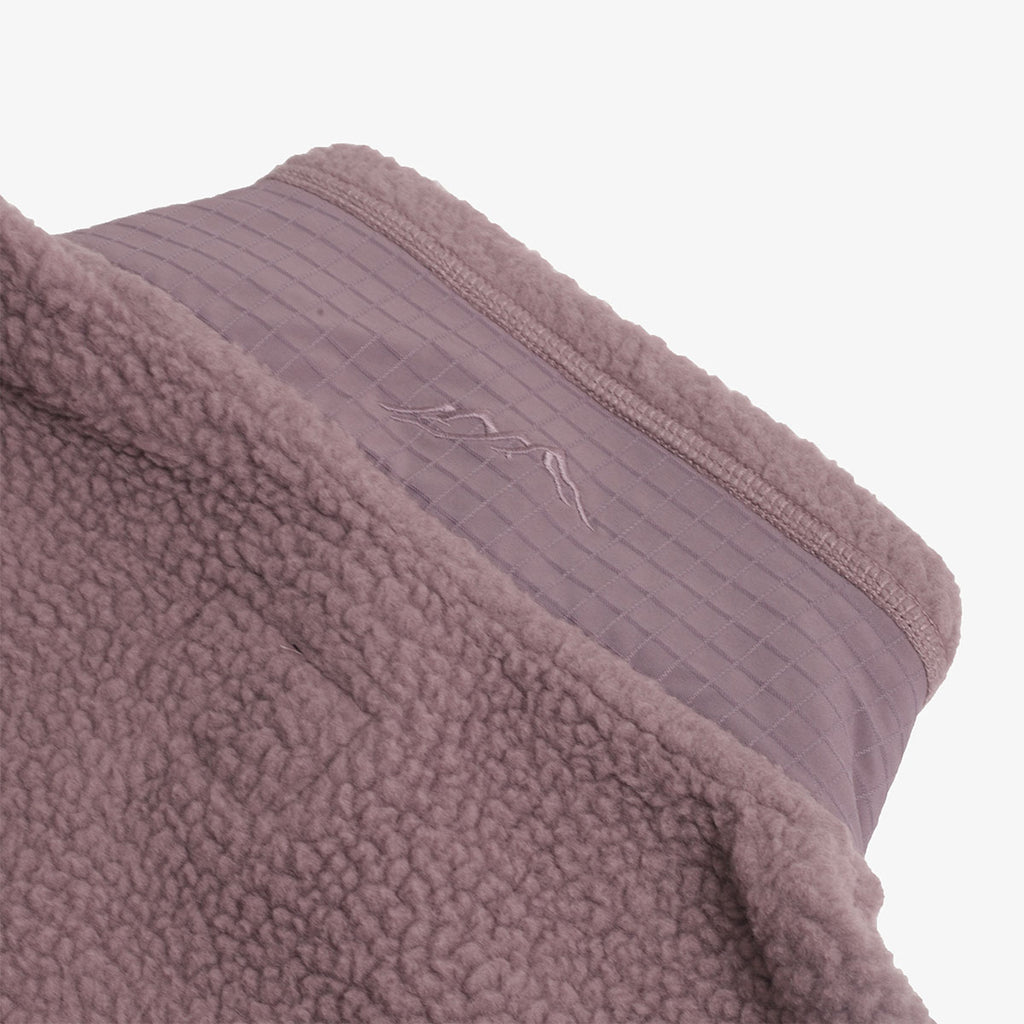 Ripstop back panel and tonal logo, plum fleece