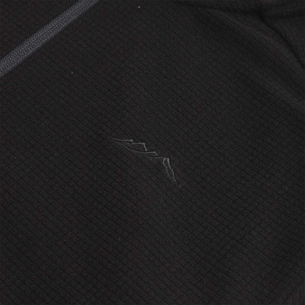 Tonal mountain logo on the black grid fleece chest