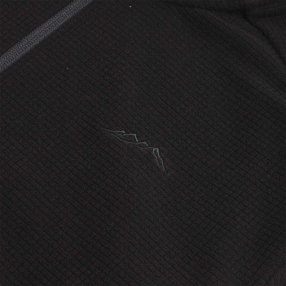Tonal mountain logo on the black grid fleece chest