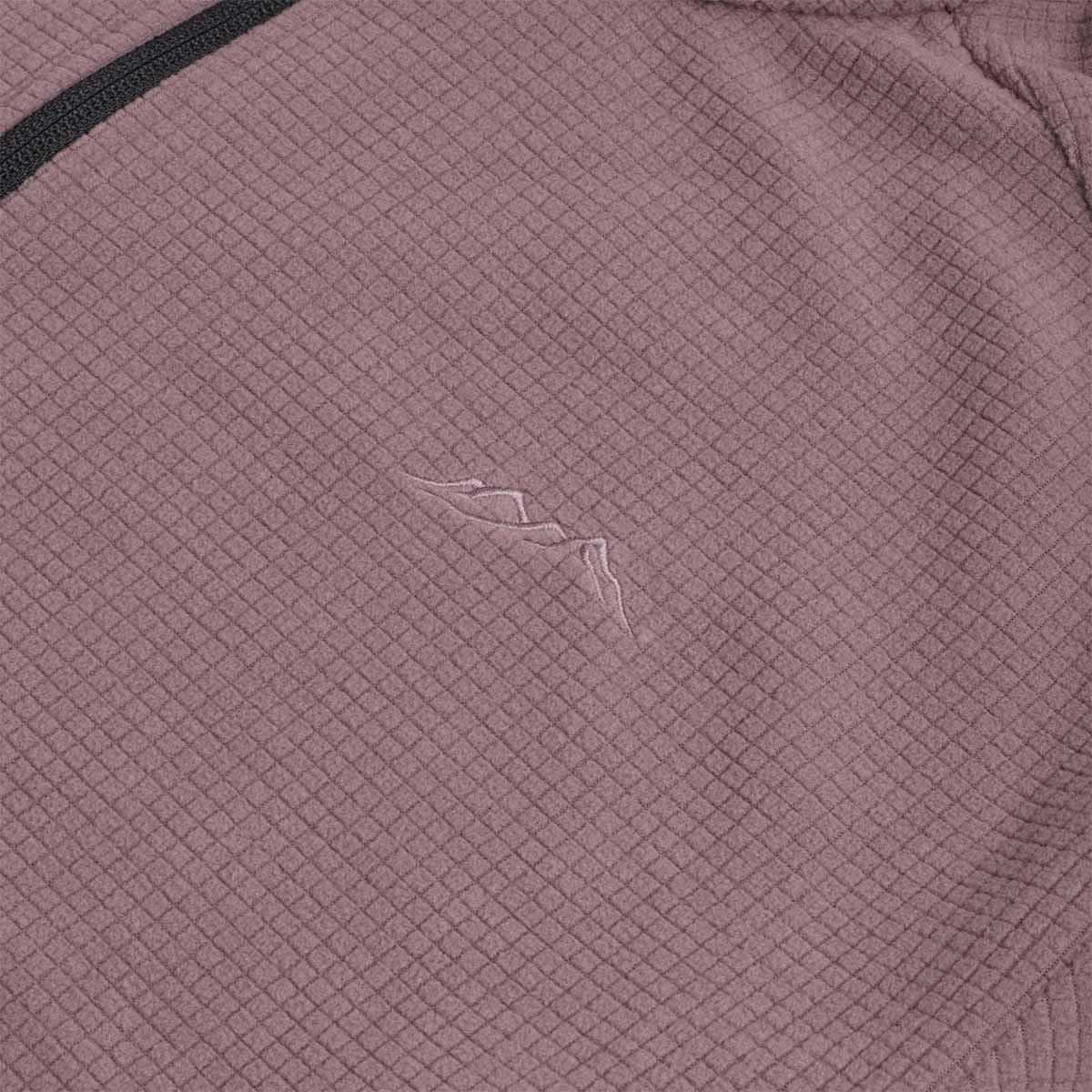 Tonal mountain logo on the plum grid fleece