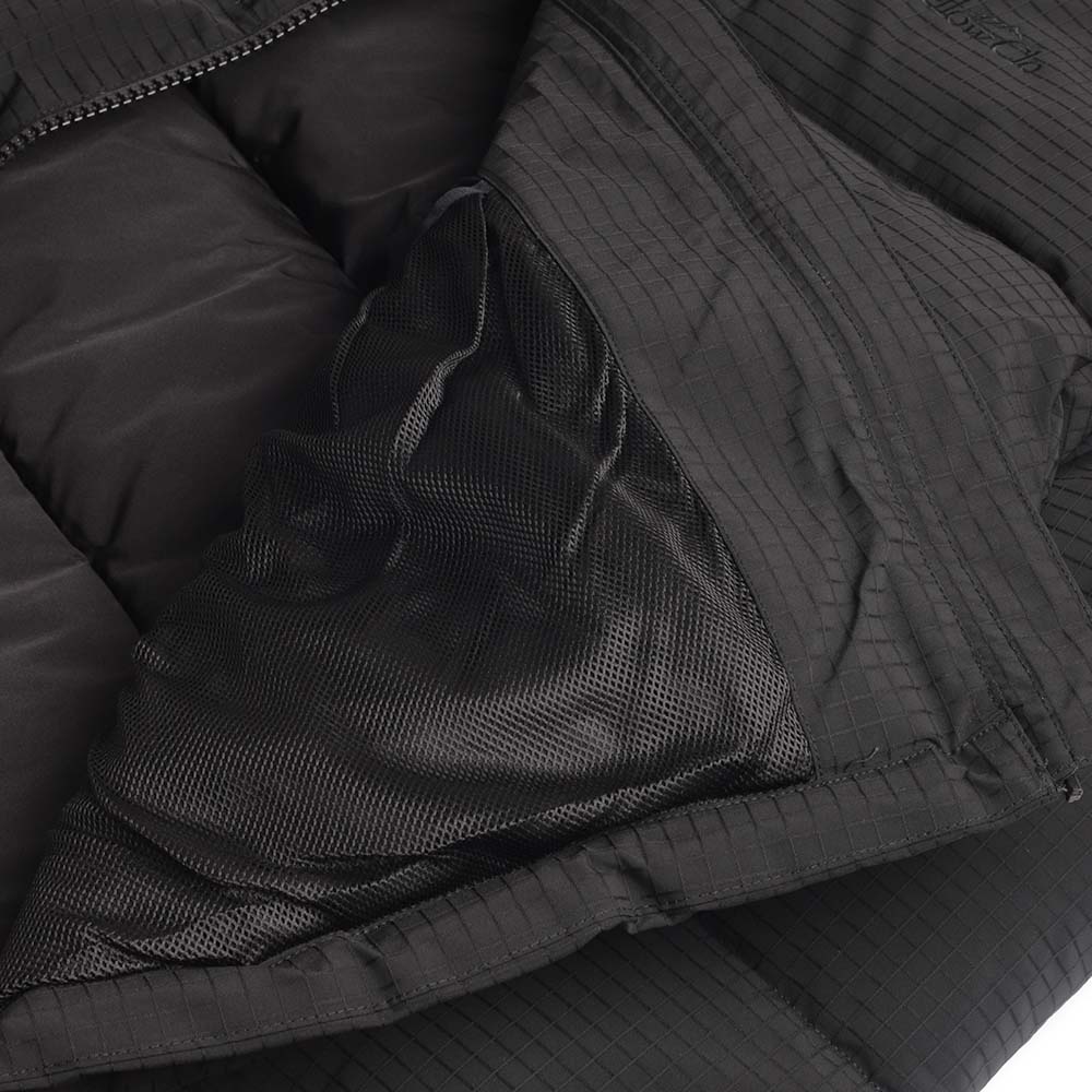 Interior mesh pocket and lining, black puffer jacket