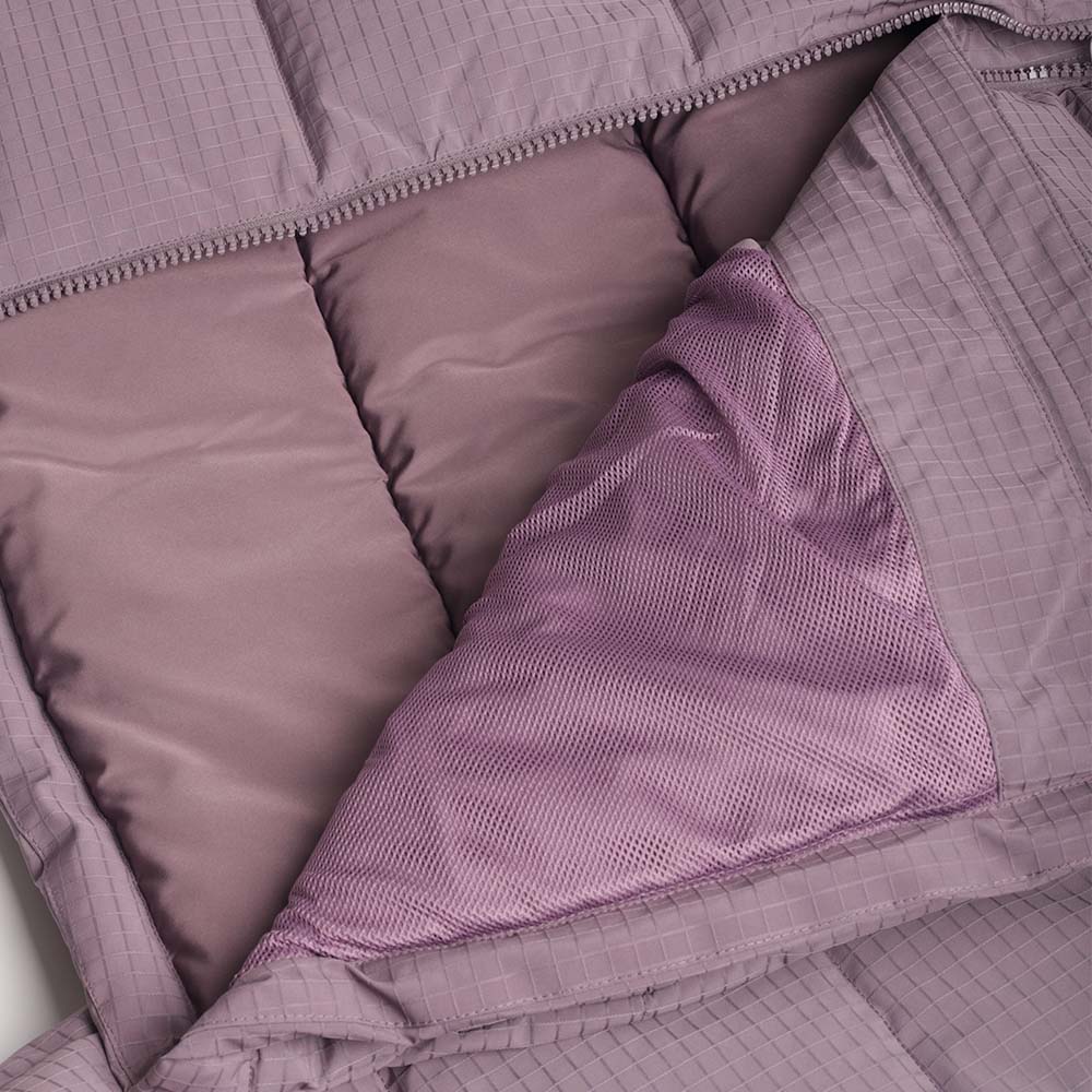 Interior lining and mesh pocket, plum puffer jacket