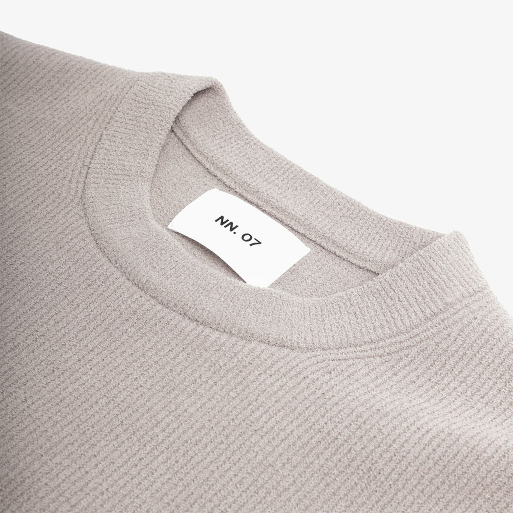 Ribbed crew neck with NN.07 label, Fog knit sweater