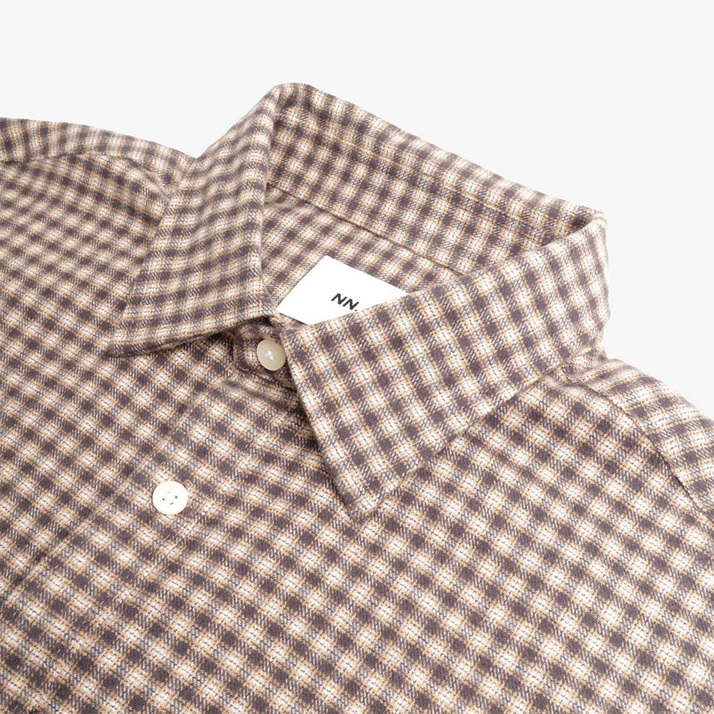 Collar and button placket with NN.07 label, Sand Check flannel