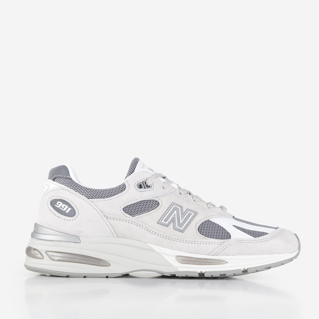 New Balance U991LG2 Shoes, Nimbus Cloud/Cool Grey 7 c/Silver, Detail Shot 1