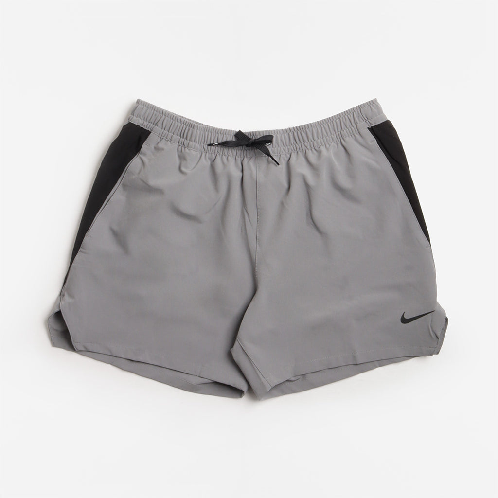 Nike Swim Contend Essential 5" Volley Shorts, Cool Grey, Detail Shot 1